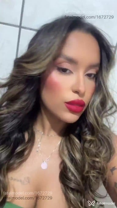 Acompanhante mulher com cabelo castanho de olhos castanhos em Foz do Iguaçu - Aninha Diniz