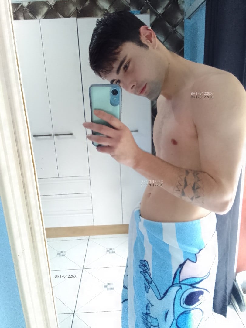 Acompanhante homem com cabelo castanho de olhos castanhos em Joinville Acompanhante homem com cabelo castanho de olhos castanhos em Joinville - Karlaedione