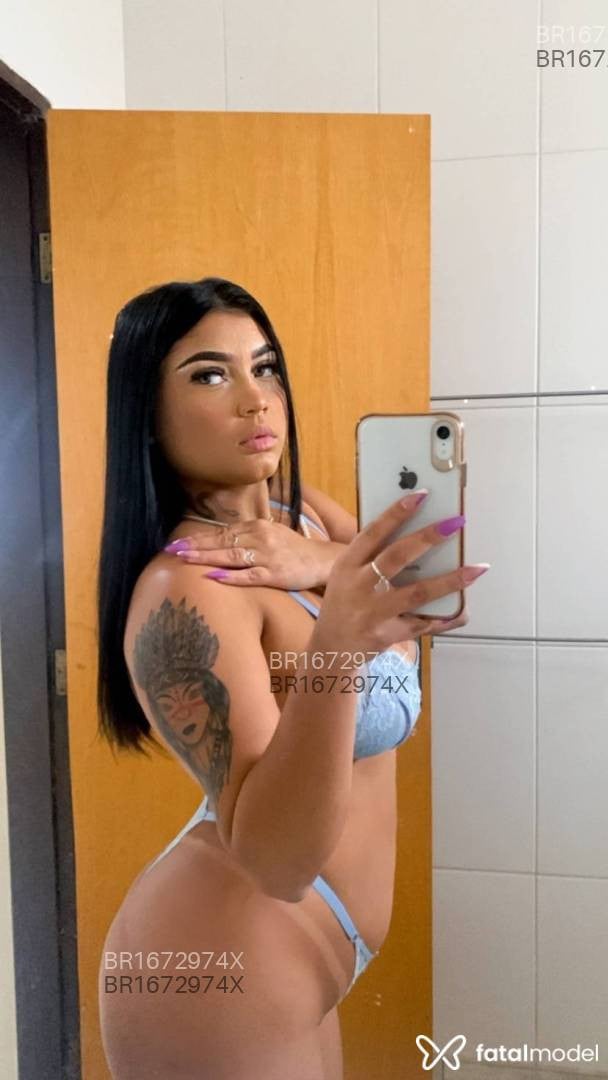 Acompanhante mulher morena (o) de olhos castanhos - Maya