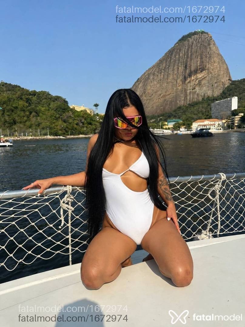 Acompanhante mulher morena (o) de olhos castanhos - Maya