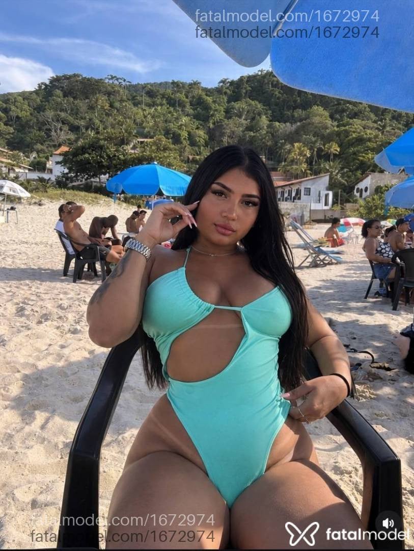 Acompanhante mulher morena (o) de olhos castanhos - Maya