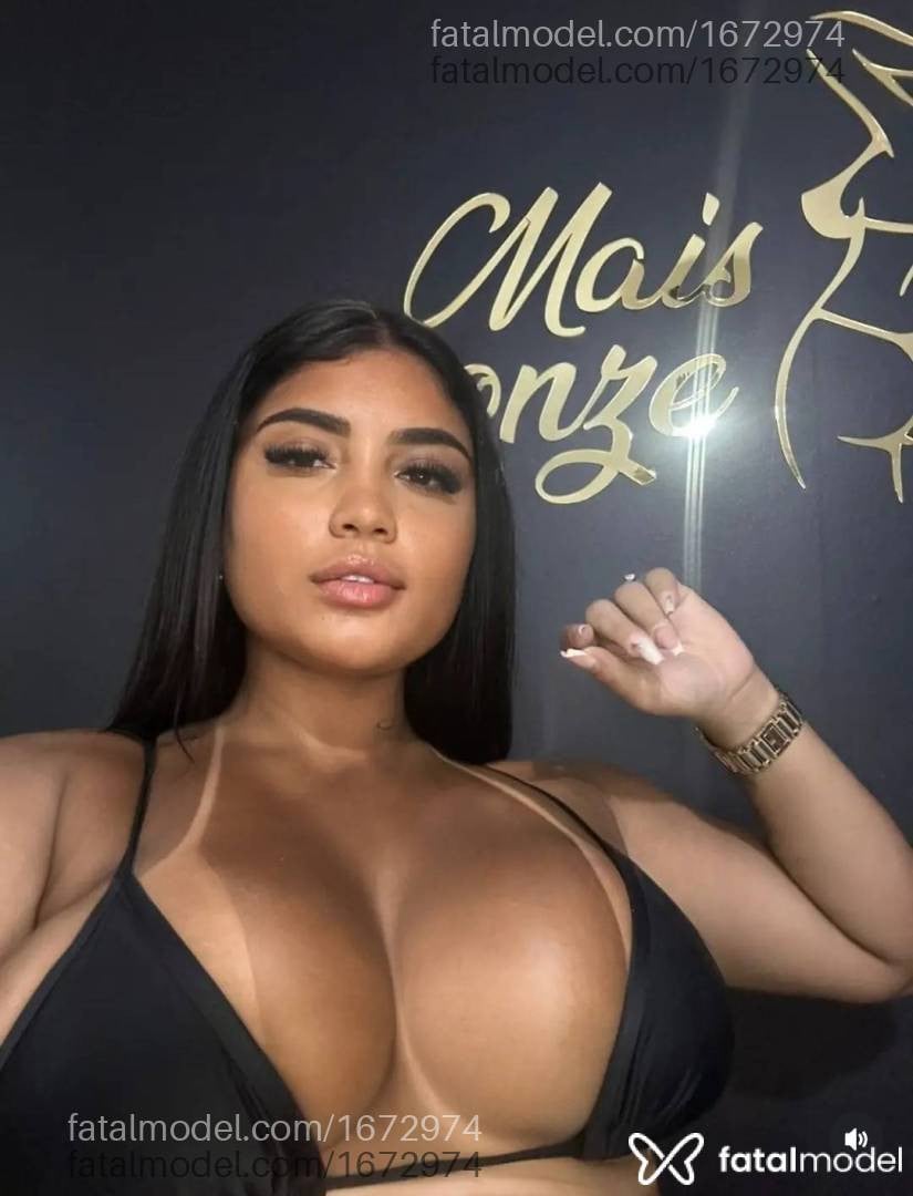 Acompanhante mulher morena (o) de olhos castanhos - Maya