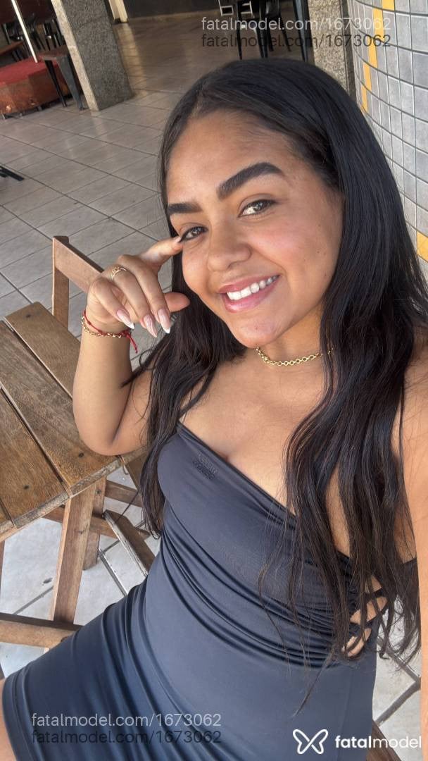Acompanhante mulher morena (o) de olhos castanhos - Camila