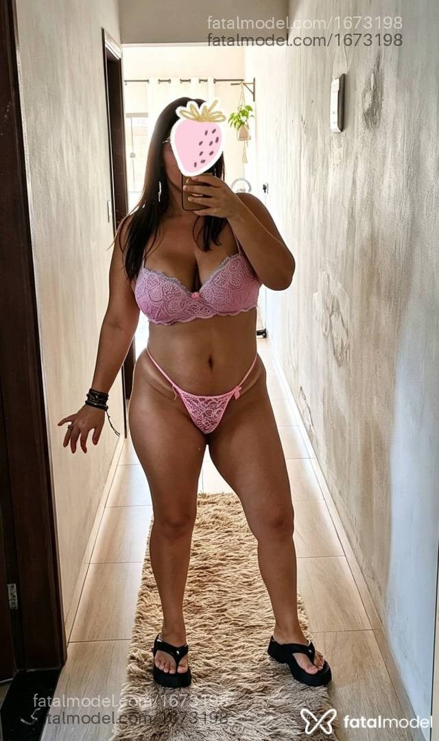 Acompanhante mulher com cabelo castanho de olhos castanhos - Joana Salles