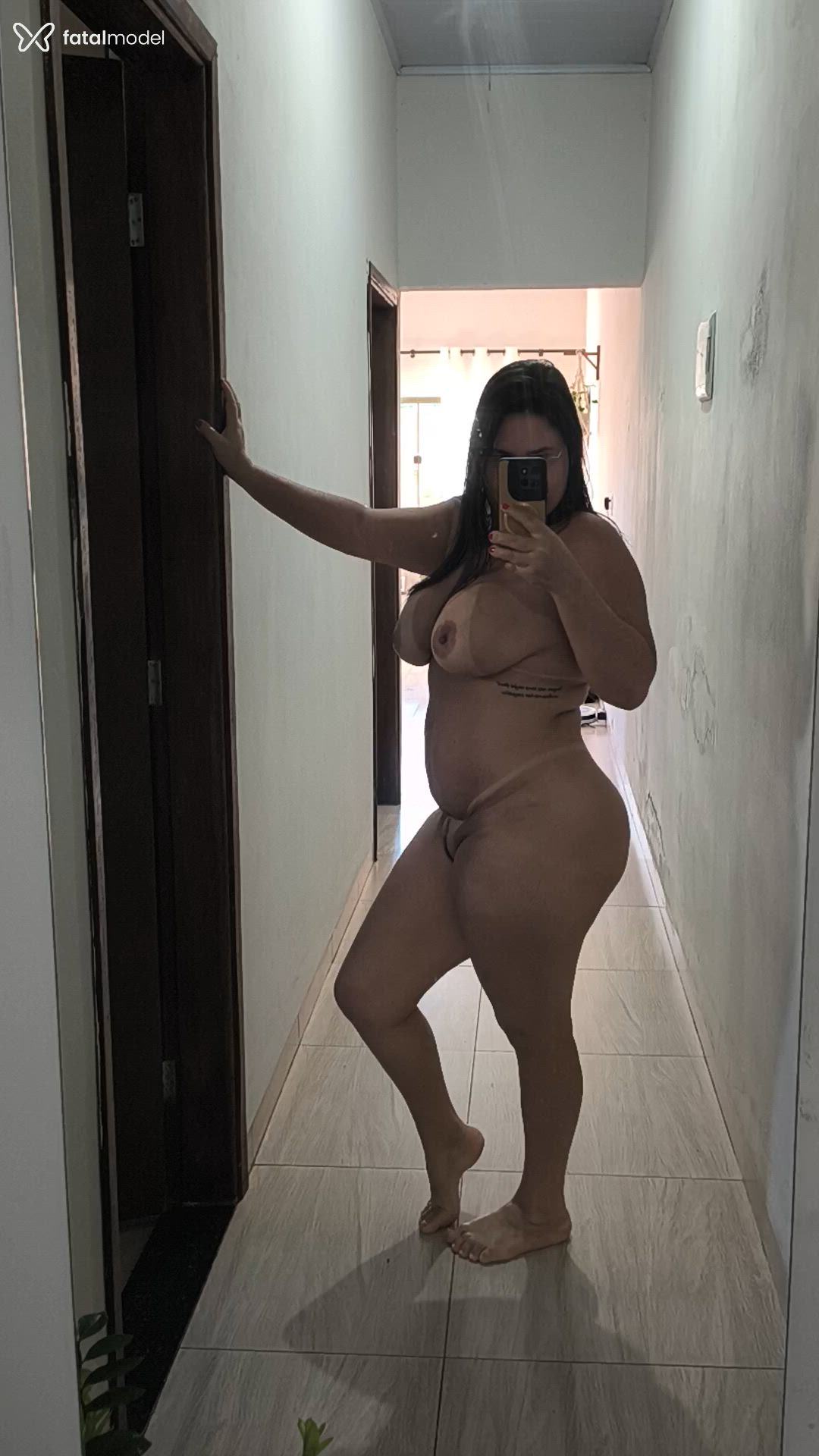 Acompanhante mulher com cabelo castanho de olhos castanhos em Dourados Acompanhante mulher com cabelo castanho de olhos castanhos em Dourados - Joana Salles