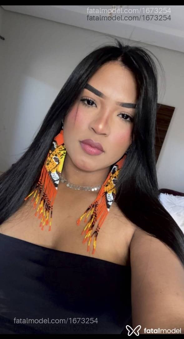 Acompanhante mulher morena (o) de olhos pretos - Rebeca