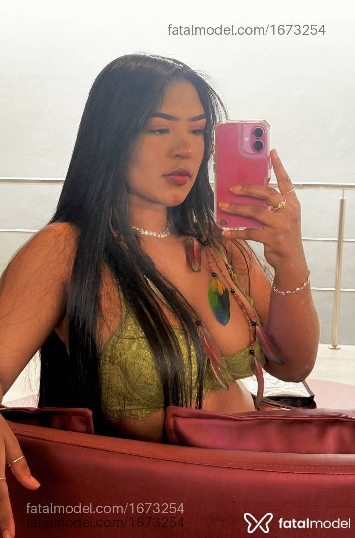 Acompanhante mulher morena (o) de olhos pretos - Rebeca