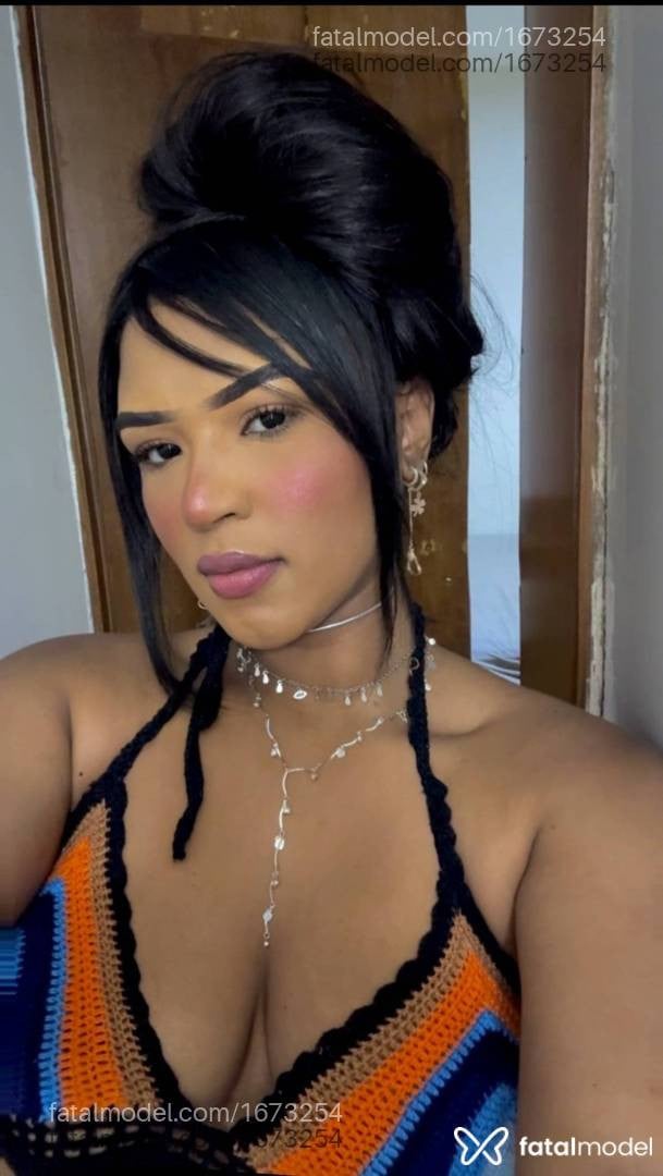 Acompanhante mulher morena (o) de olhos pretos - Rebeca