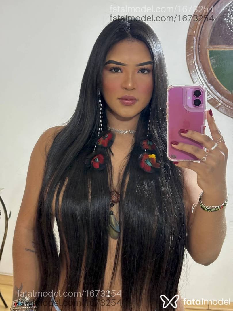 Acompanhante mulher morena (o) de olhos pretos - Rebeca