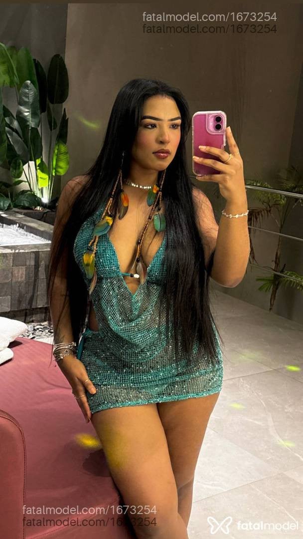 Acompanhante mulher morena (o) de olhos pretos - Rebeca