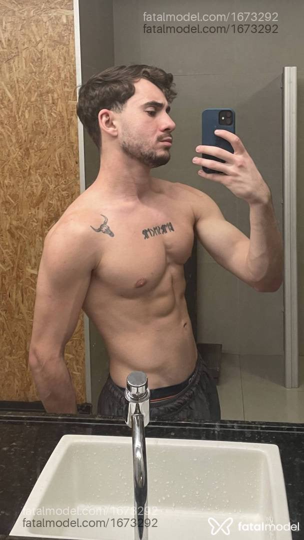 Acompanhante homem com cabelo castanho de olhos castanhos em Curitiba - Bryan