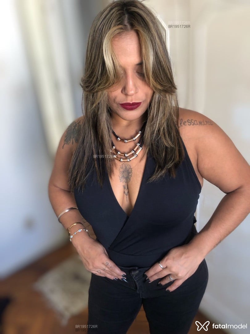 Acompanhante mulher com cabelo castanho de olhos castanhos em Rio de Janeiro - Davillá Devil