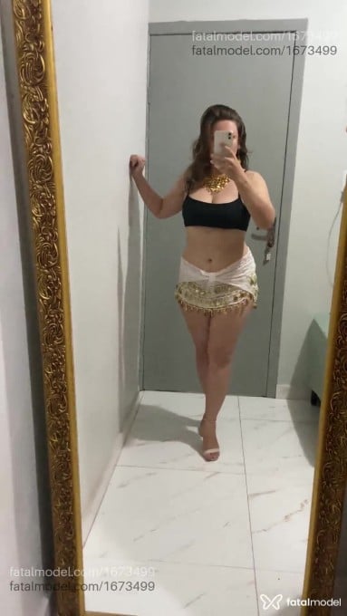 Acompanhante mulher com cabelo castanho de olhos verdes - Bella