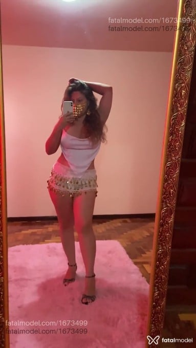 Acompanhante mulher com cabelo castanho de olhos verdes - Bella