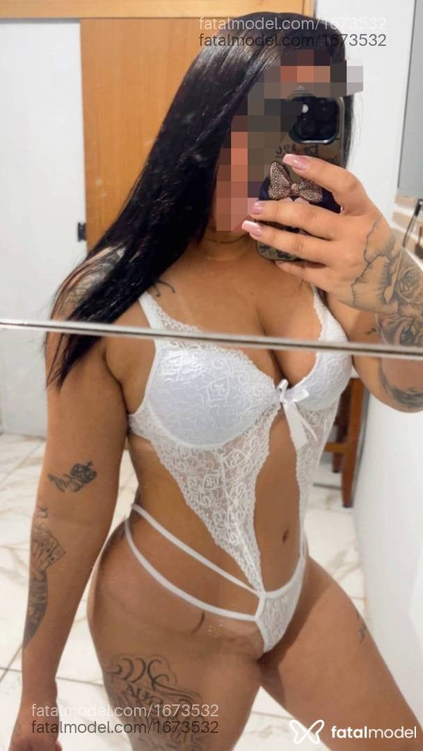 Acompanhante mulher morena (o) de olhos mel - Emily Martini
