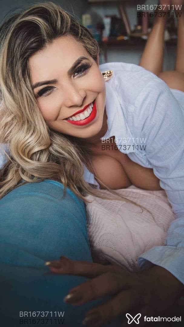 Acompanhante mulher loira (o) de olhos castanhos - Bianca