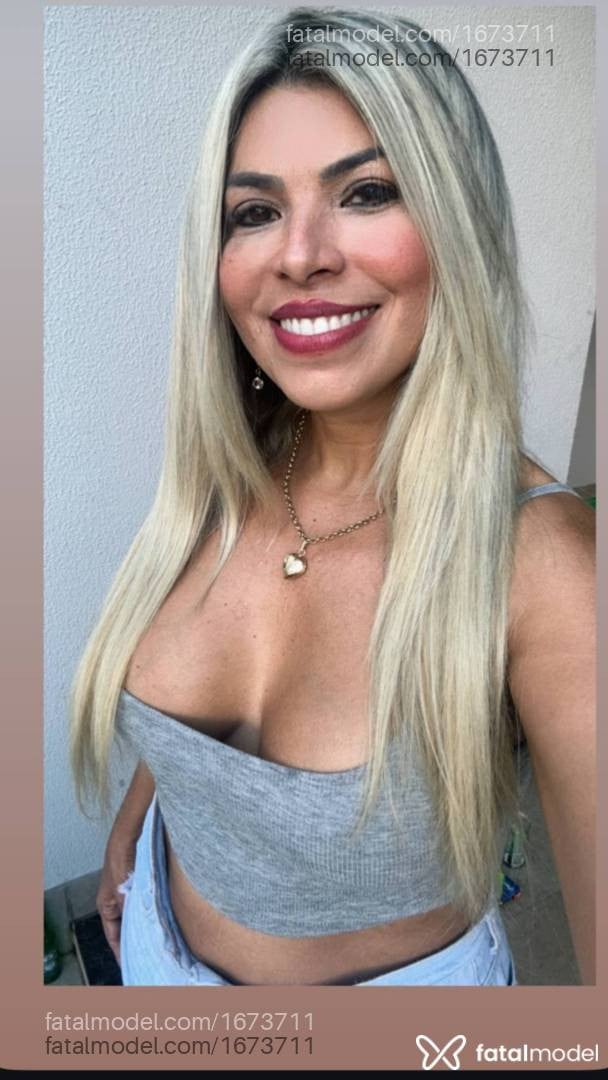 Acompanhante mulher loira (o) de olhos castanhos - Bianca