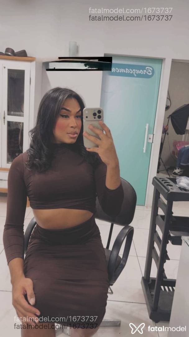 Acompanhante mulher trans com cabelo castanho de olhos castanhos em Mafra - Sofia Surfistinhaa