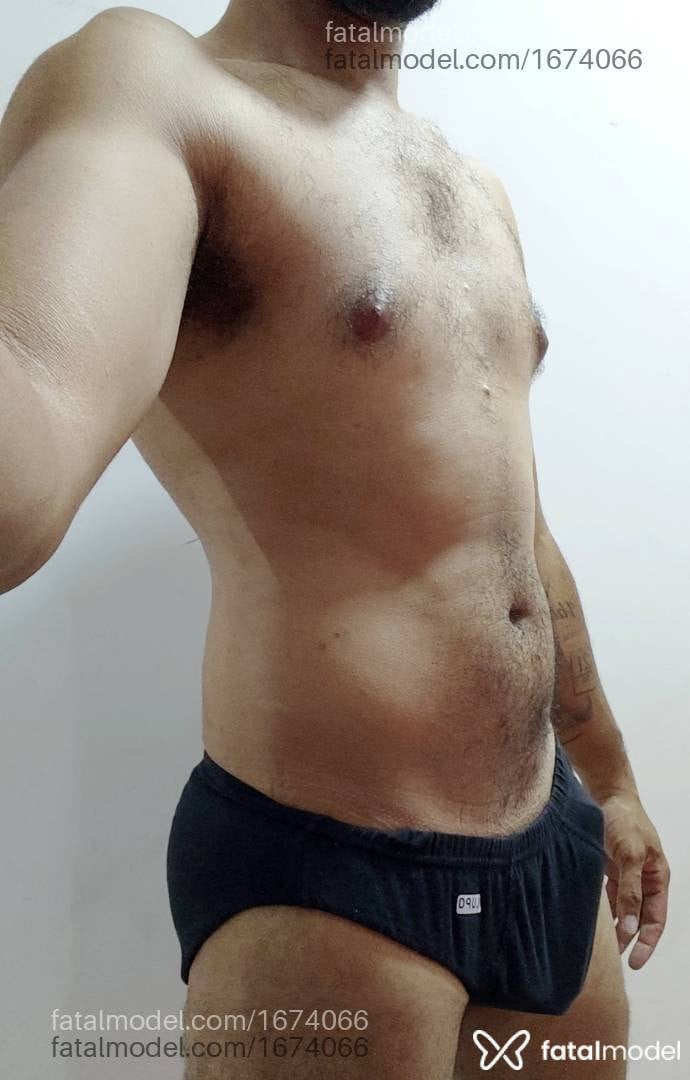 Acompanhante homem morena (o) de olhos pretos - Leonardo