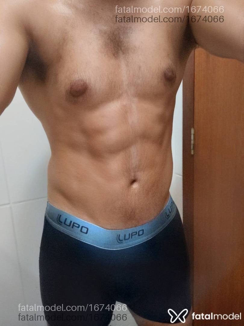 Acompanhante homem morena (o) de olhos pretos - Leonardo