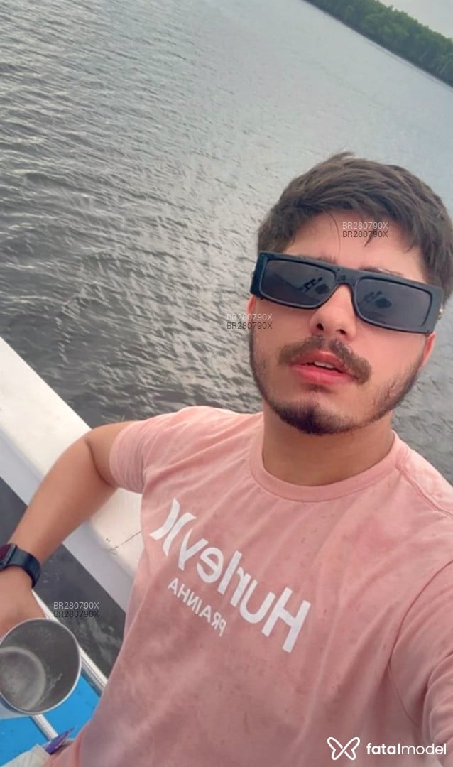 Acompanhante homem loira (o) de olhos verdes - Gaell