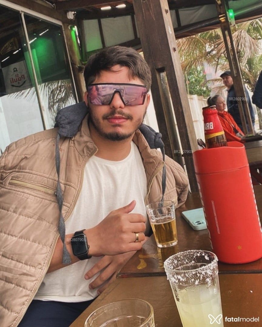 Acompanhante homem loira (o) de olhos verdes - Gaell