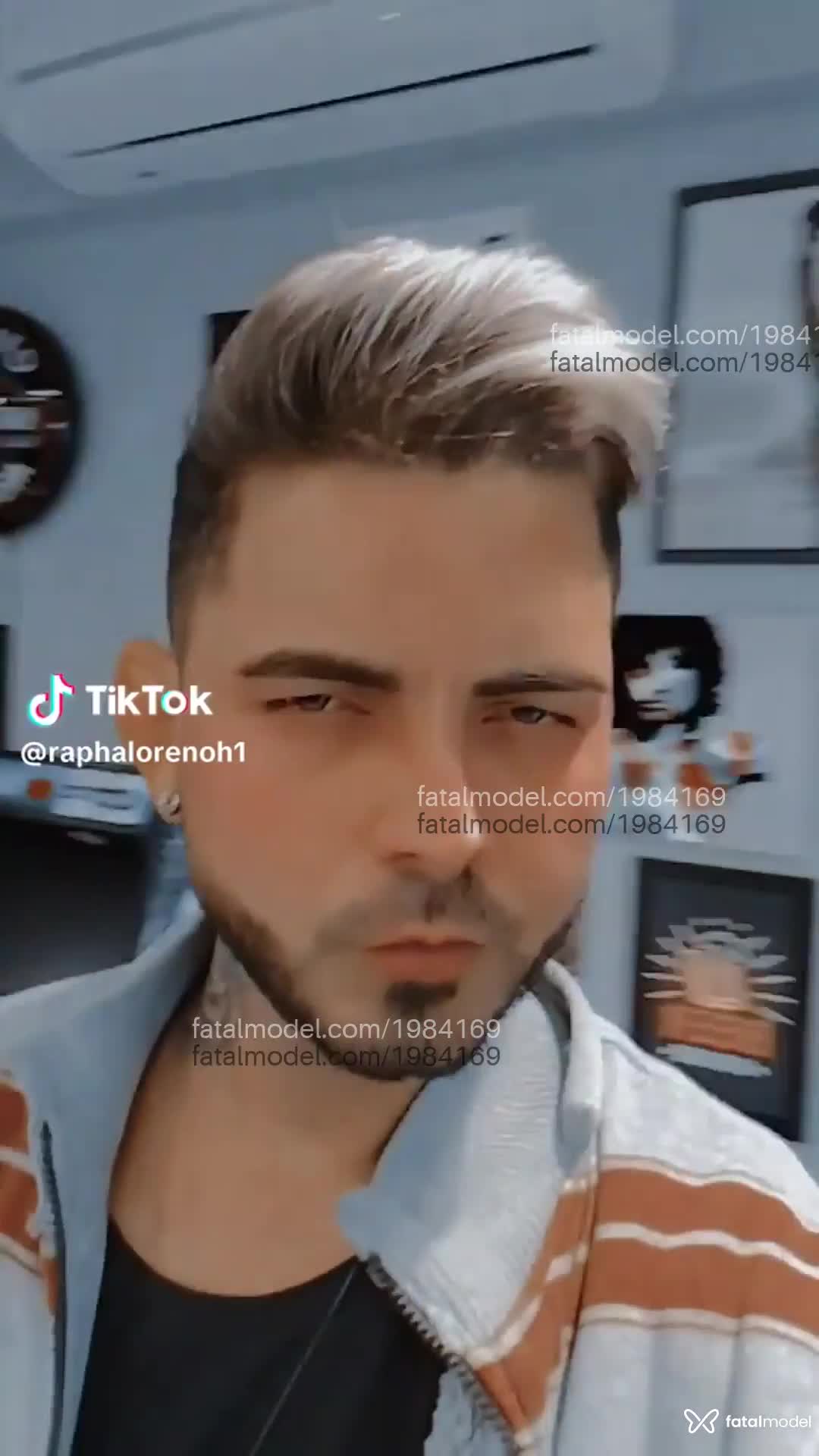 Acompanhante homem com cabelo castanho de olhos castanhos - Jhon Ferrari Acompanhante homem com cabelo castanho de olhos castanhos - Jhon Ferrari