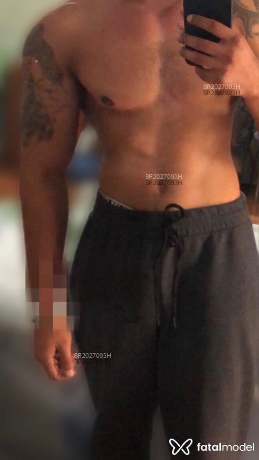 Acompanhante homem morena (o) de olhos pretos em Porto Alegre - Júnior