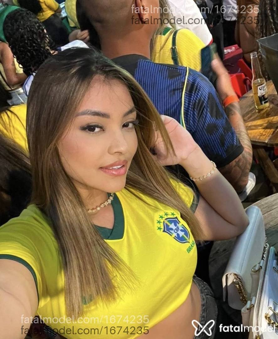 Acompanhante mulher com cabelo castanho de olhos castanhos - Nicolle Santos