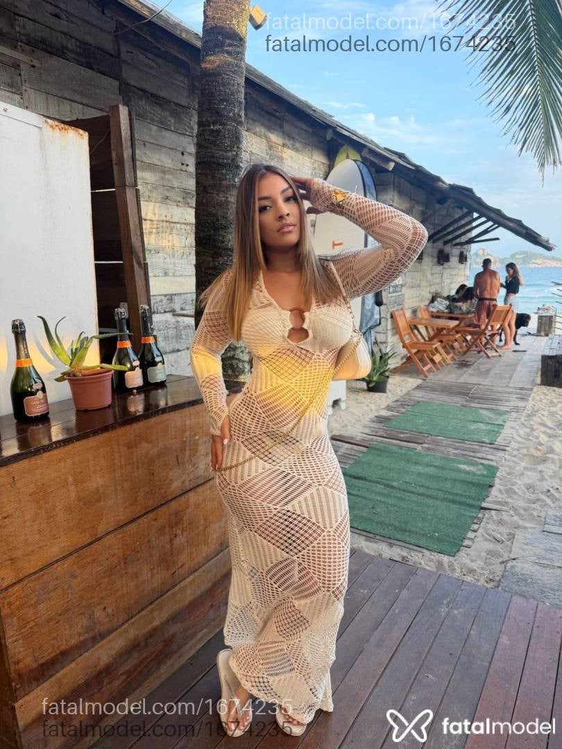 Acompanhante mulher com cabelo castanho de olhos castanhos - Nicolle Santos