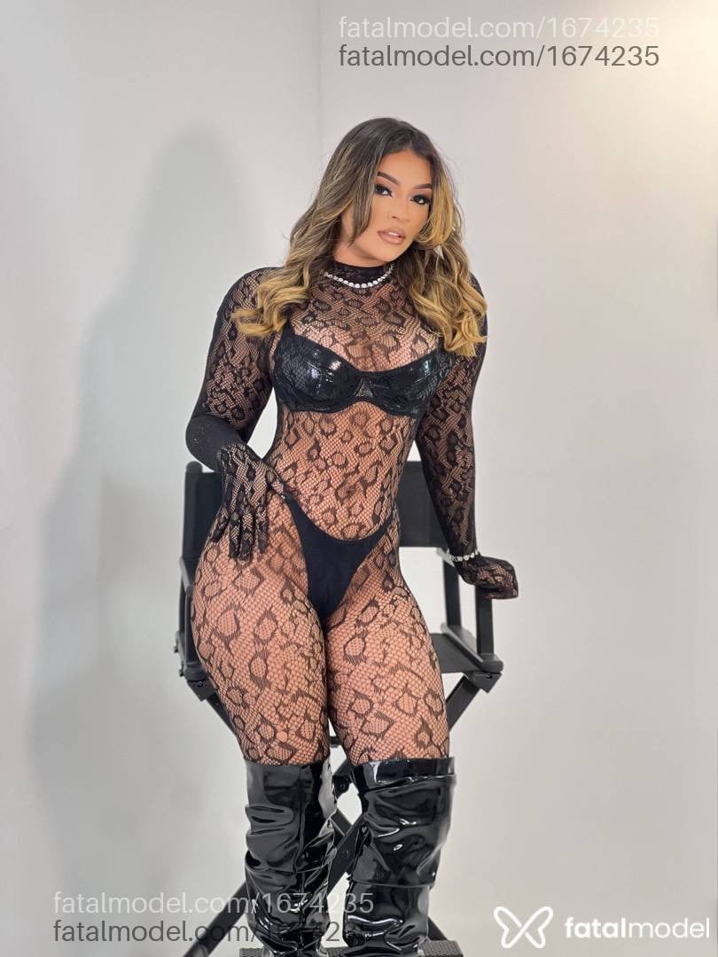 Acompanhante mulher com cabelo castanho de olhos castanhos em Patos - Nicolle Santos