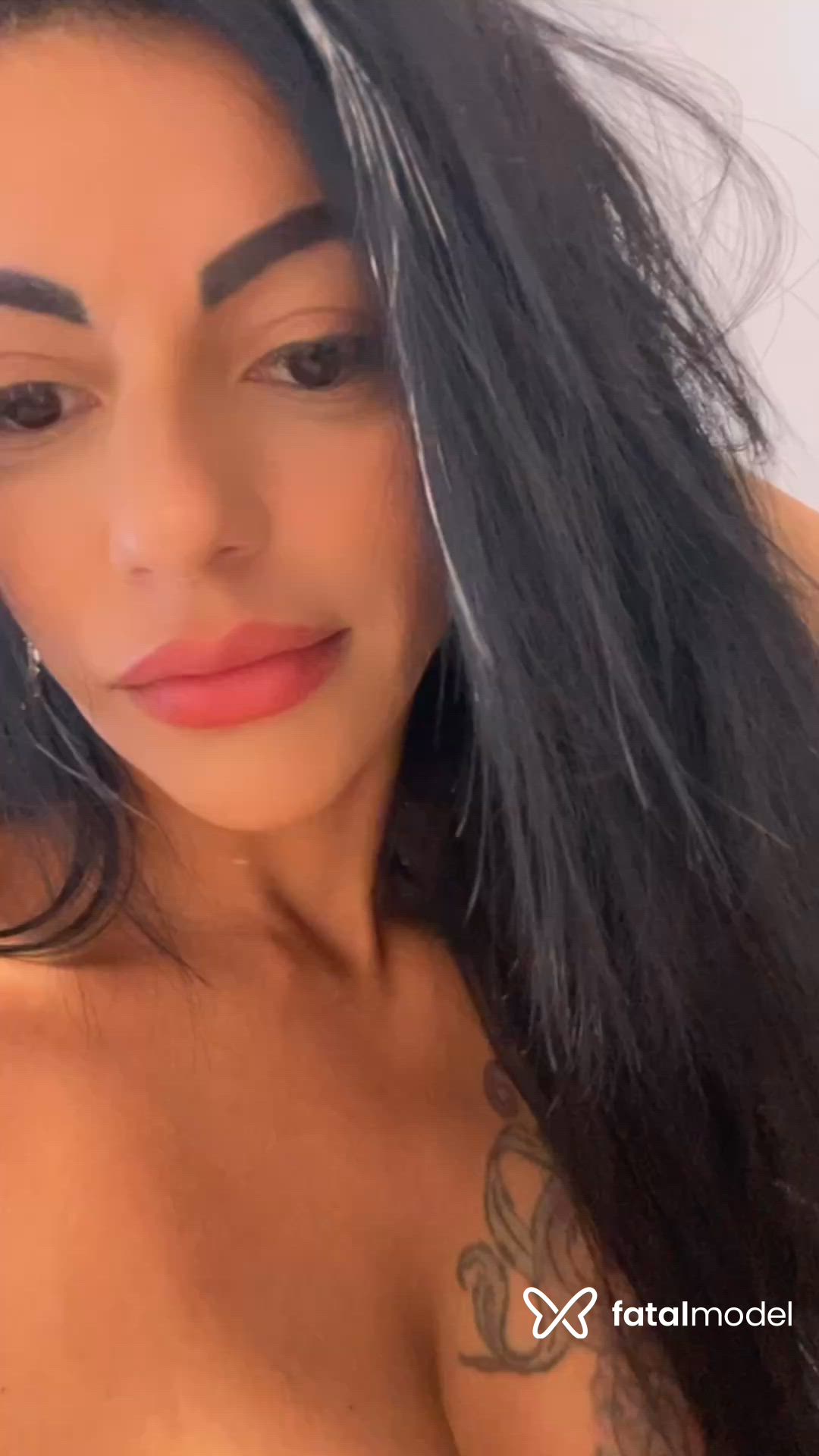 Acompanhante mulher morena (o) de olhos castanhos - Ayla Matins