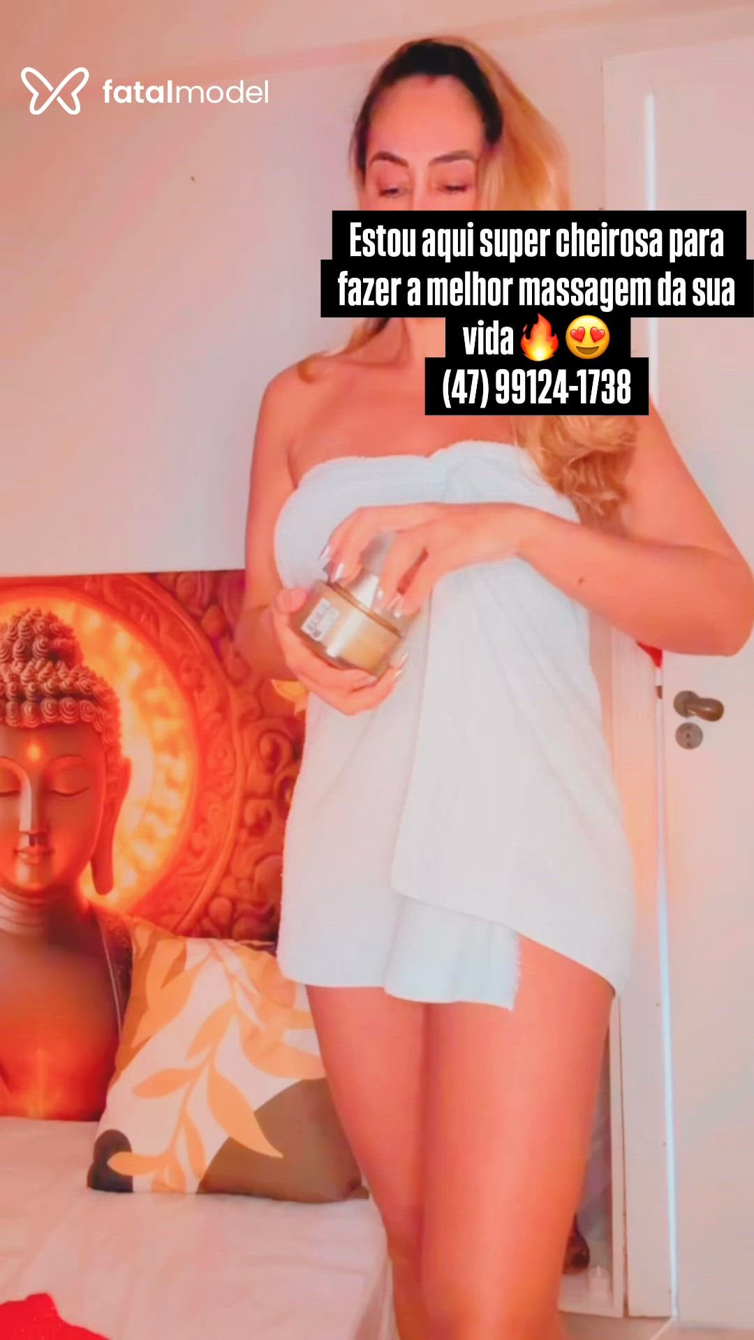 Acompanhante mulher com cabelo colorido de olhos castanhos - Mari Tântraa Acompanhante mulher com cabelo colorido de olhos castanhos - Mari Tântraa