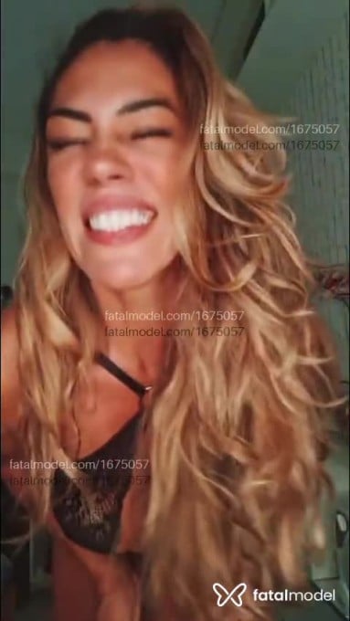 Acompanhante mulher com cabelo colorido de olhos castanhos em Balneário Camboriú - Mari Tântraa