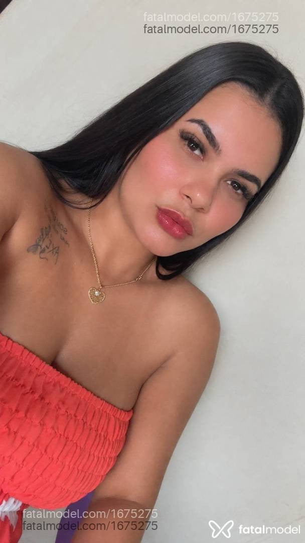 Acompanhante mulher morena (o) de olhos pretos - Tayla