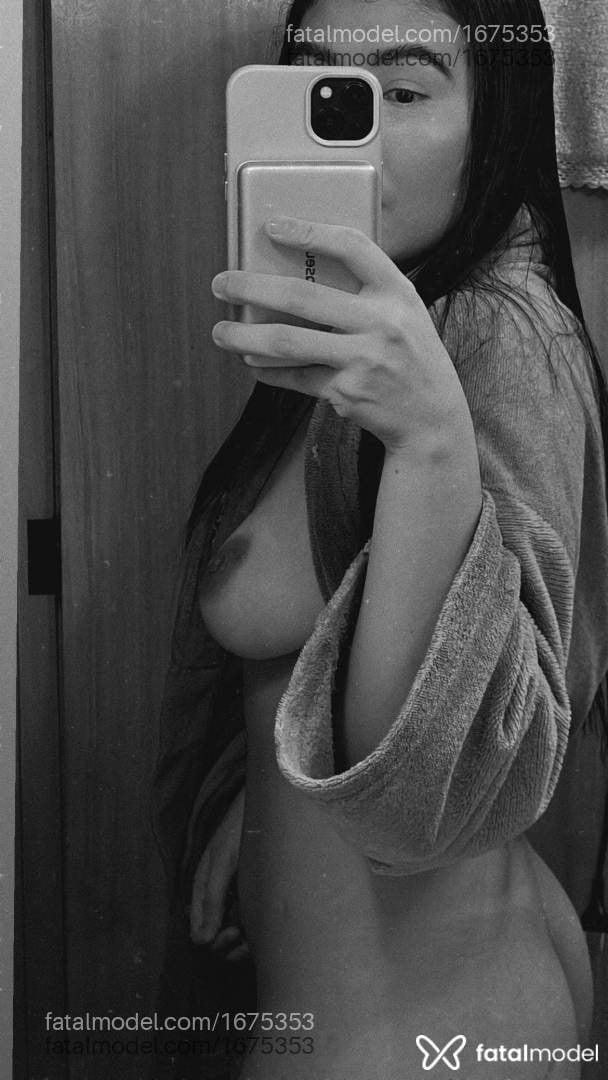 Acompanhante mulher morena (o) de olhos pretos - Yumi Maschio