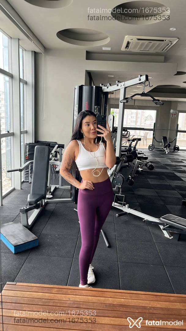 Acompanhante mulher morena (o) de olhos pretos - Yumi Maschio