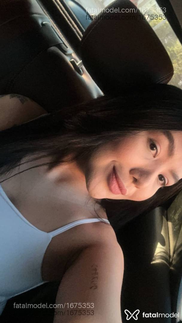 Acompanhante mulher morena (o) de olhos pretos - Yumi Maschio