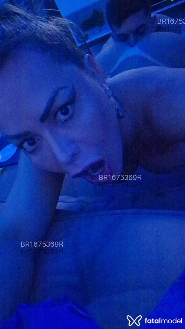 Acompanhante mulher trans com cabelo castanho de olhos castanhos em Porto Alegre - Rakel Rodrigues