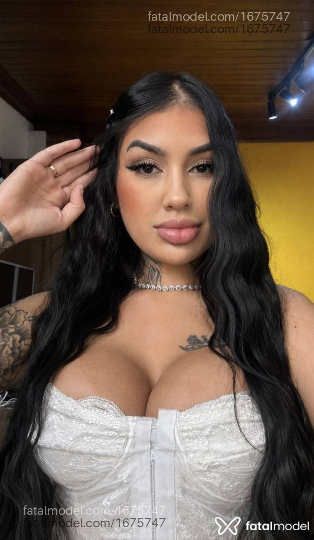 Acompanhante mulher morena (o) de olhos castanhos - Jade