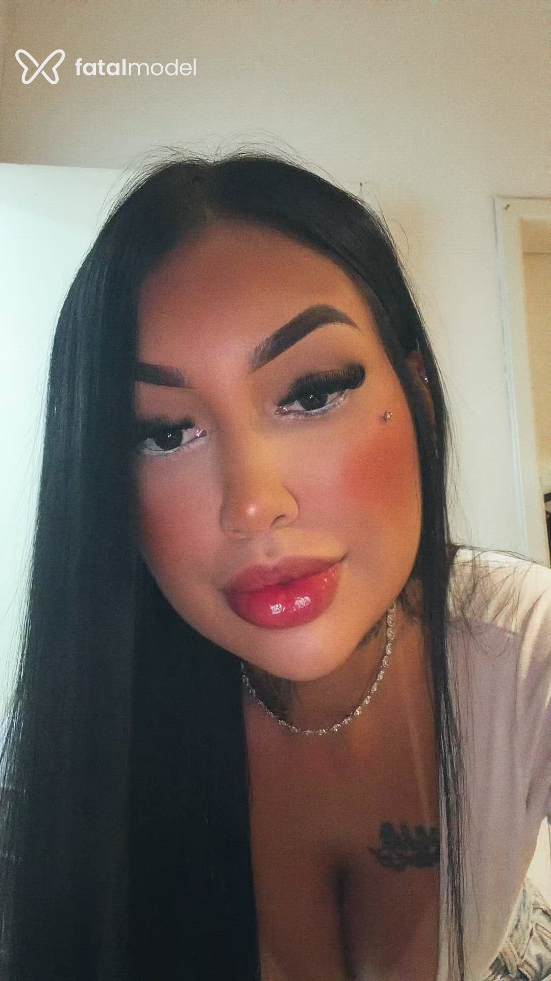 Acompanhante mulher morena (o) de olhos castanhos - Jade Acompanhante mulher morena (o) de olhos castanhos - Jade