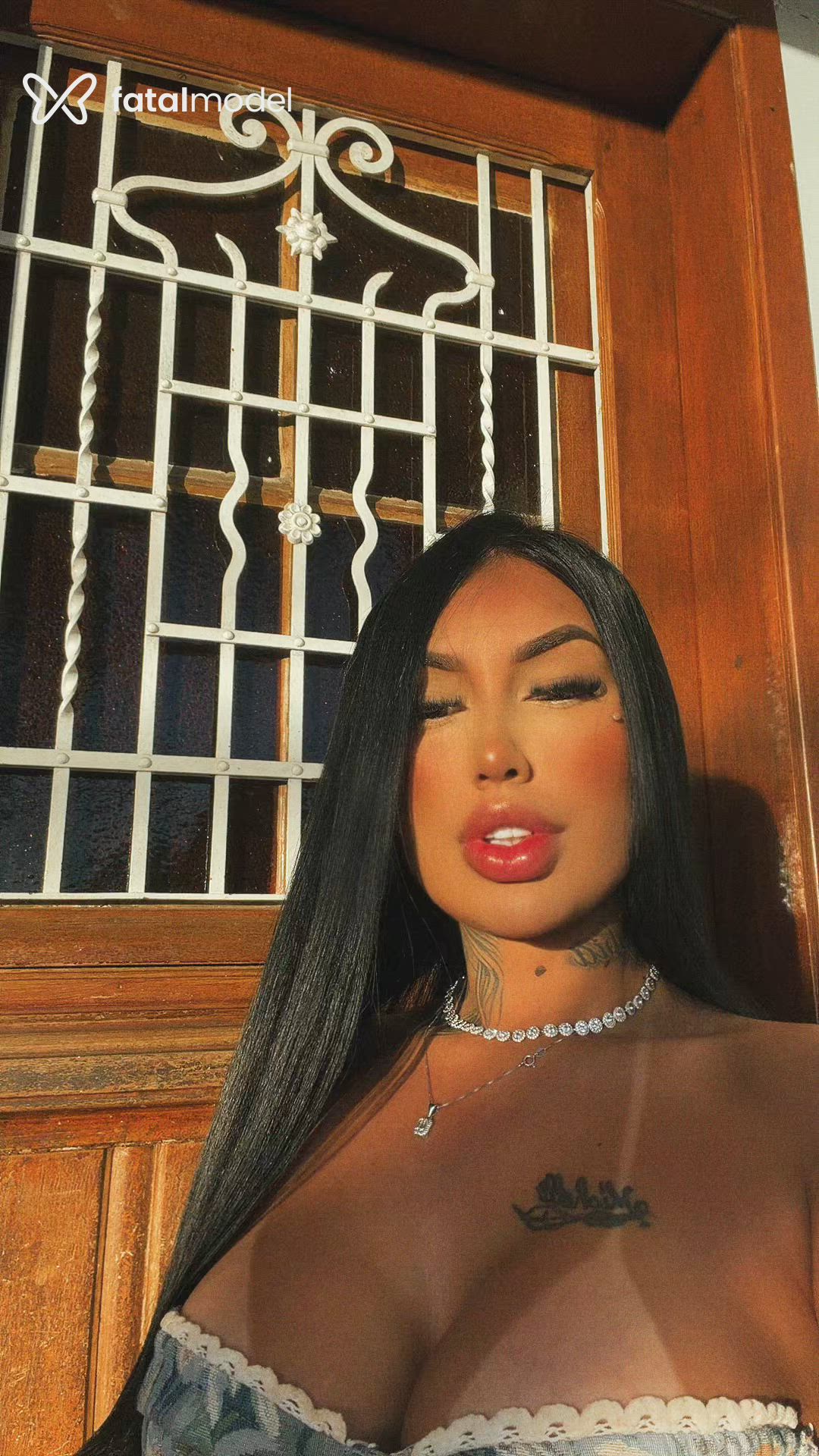 Acompanhante mulher morena (o) de olhos castanhos - Jade Acompanhante mulher morena (o) de olhos castanhos - Jade