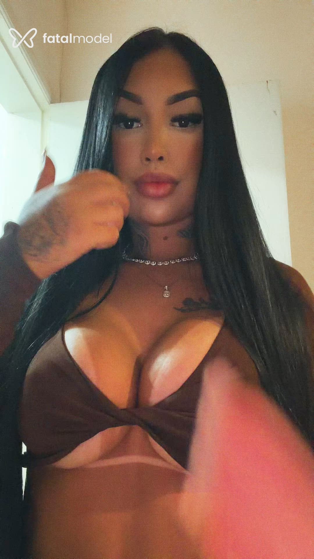 Acompanhante mulher morena (o) de olhos castanhos - Jade Acompanhante mulher morena (o) de olhos castanhos - Jade