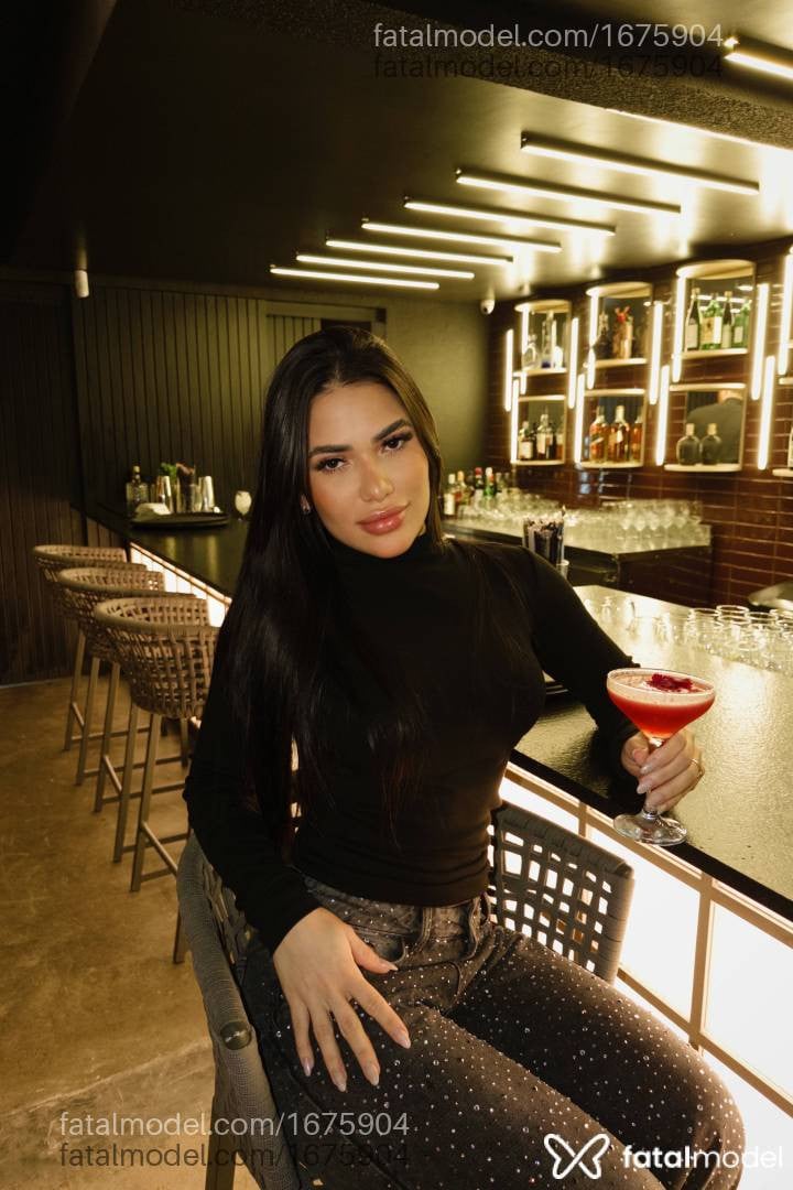 Acompanhante mulher morena (o) de olhos pretos - Alice Duarte