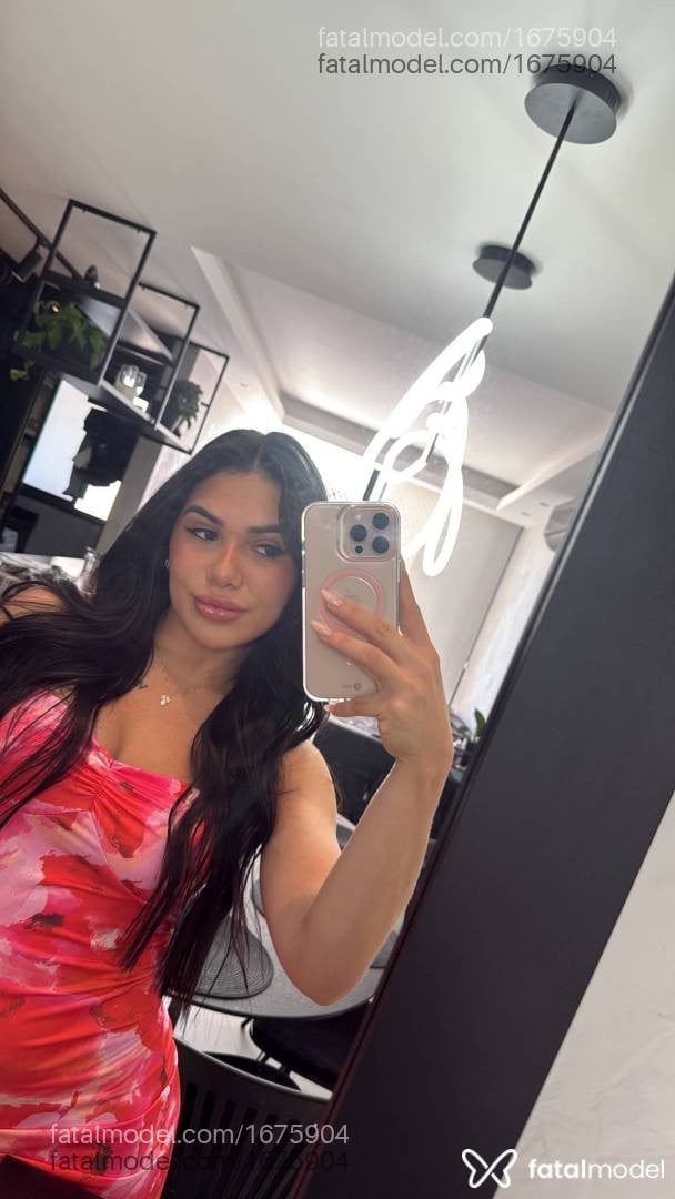 Acompanhante mulher morena (o) de olhos pretos em Criciúma - Alice Duarte