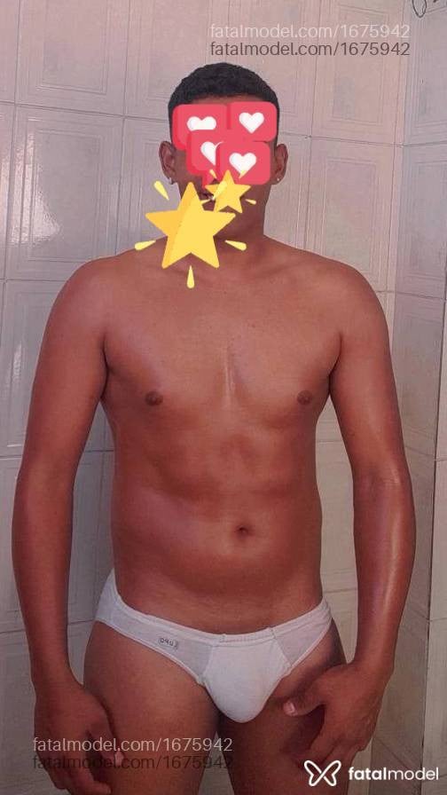 Acompanhante homem com cabelo castanho de olhos castanhos em Poços de Caldas Acompanhante homem com cabelo castanho de olhos castanhos em Poços de Caldas - Matteus