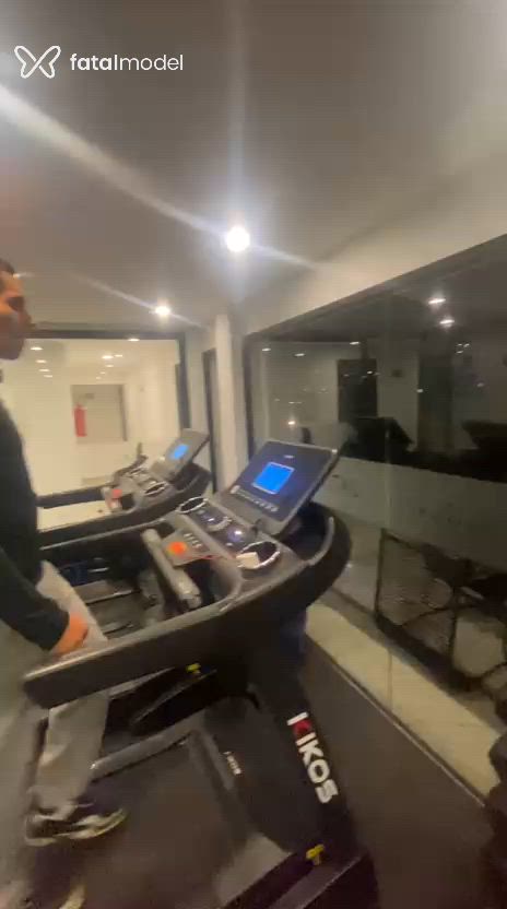 Acompanhante homem com cabelo castanho de olhos castanhos em Poços de Caldas Acompanhante homem com cabelo castanho de olhos castanhos em Poços de Caldas - Matteus