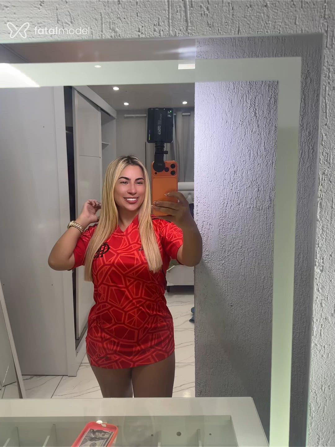 Acompanhante mulher morena (o) de olhos castanhos - Larissa