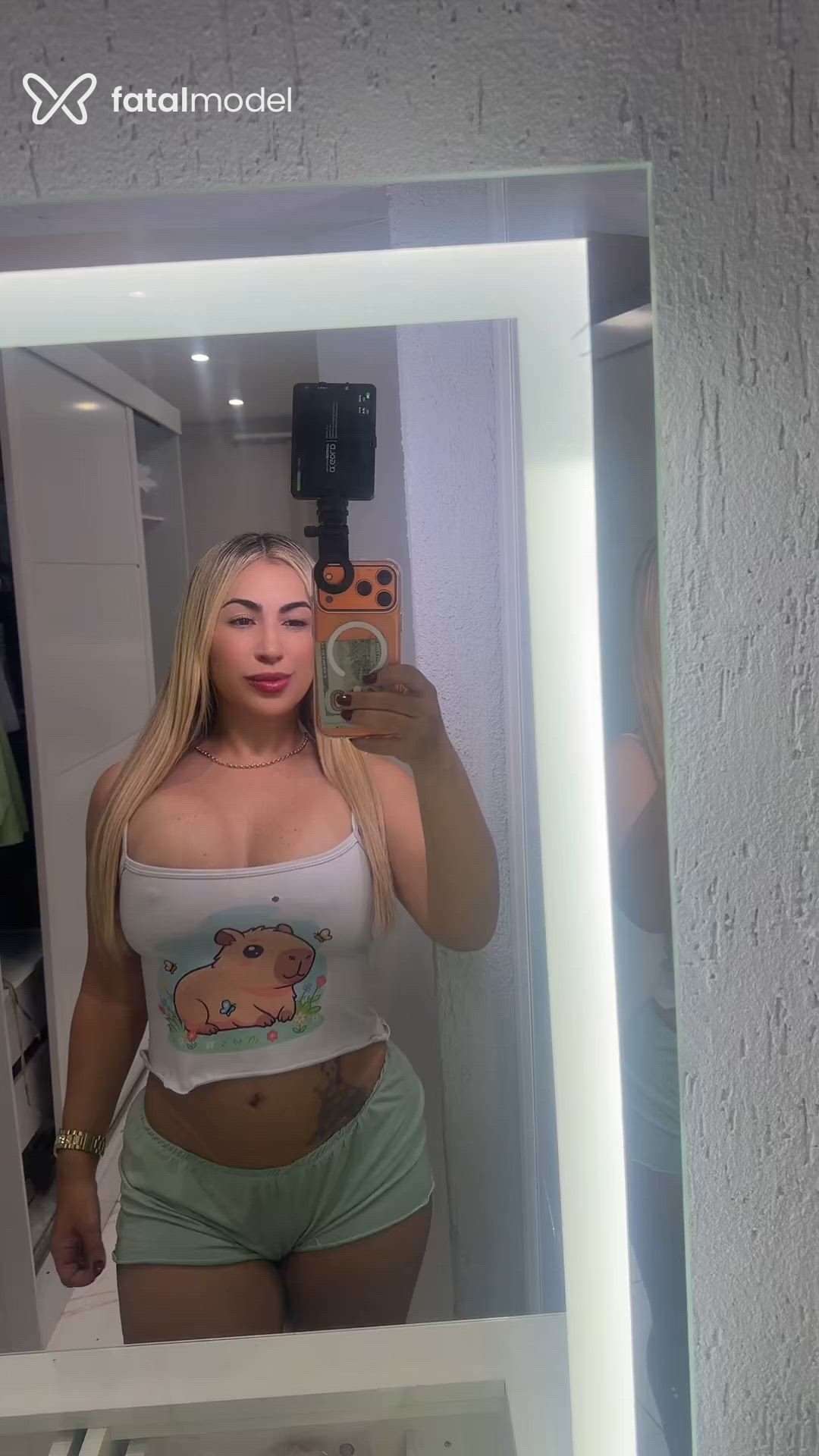 Acompanhante mulher morena (o) de olhos castanhos - Larissa