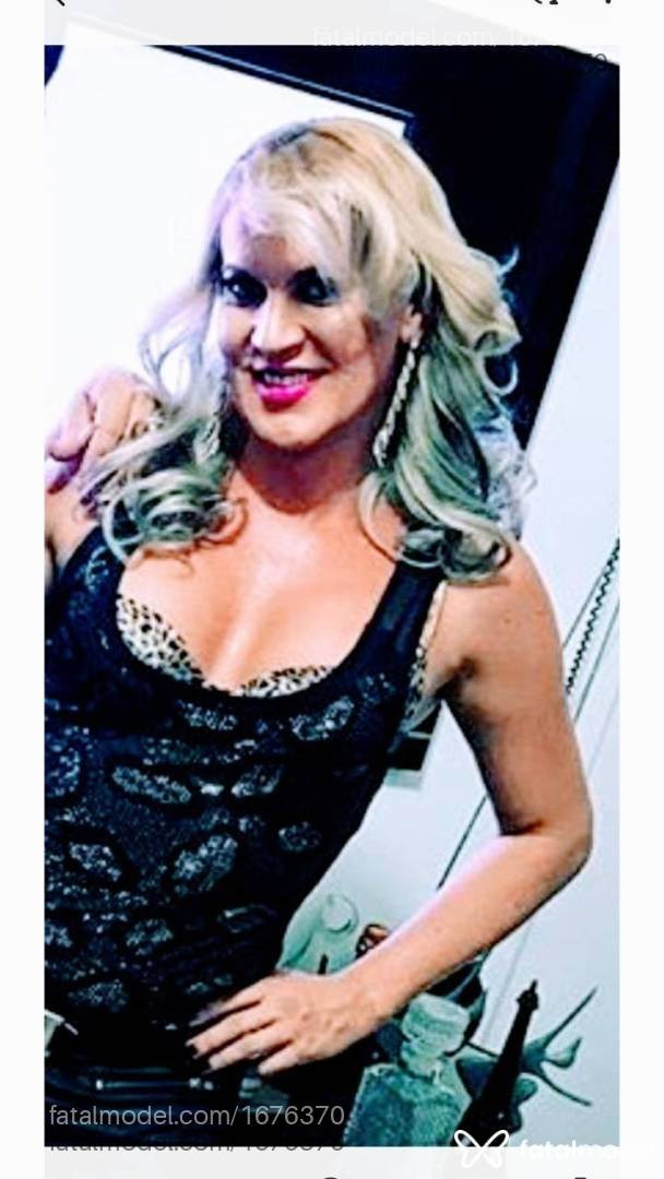 Acompanhante travesti loira (o) de olhos castanhos em Garanhuns Acompanhante travesti loira (o) de olhos castanhos em Garanhuns - Karla Mel